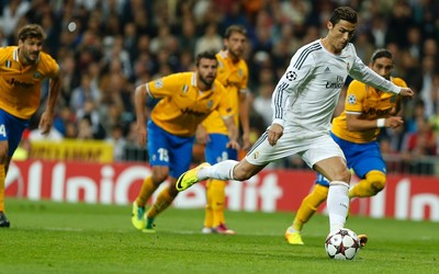 浩瀚电竞-亚马尔任意球直接破门